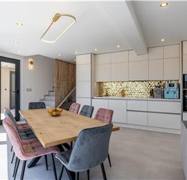 4 bedroom villa with heated pool and sea view in Vinišće, sleeps 8